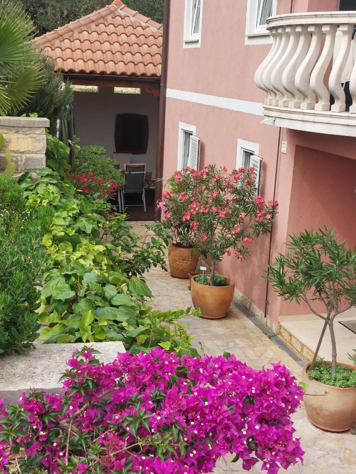 Apartments Ljubo Stari Grad  Luaran gambar