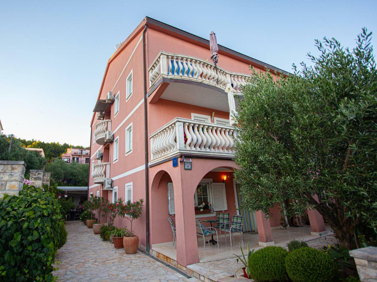 Apartments Ljubo Stari Grad  Luaran gambar