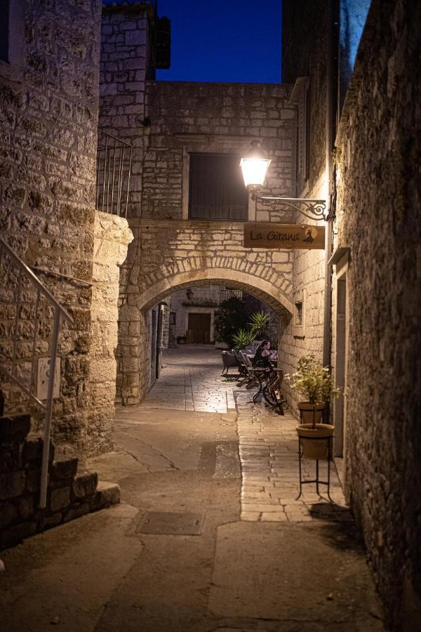 Apartments Ljubo Stari Grad  Luaran gambar