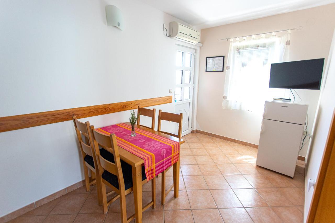 Apartments Ljubo Stari Grad  Luaran gambar
