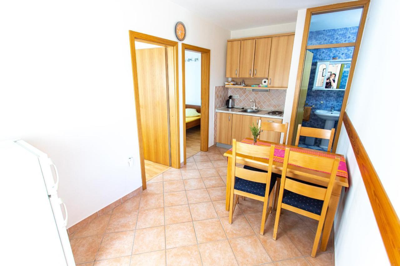 Apartments Ljubo Stari Grad  Luaran gambar