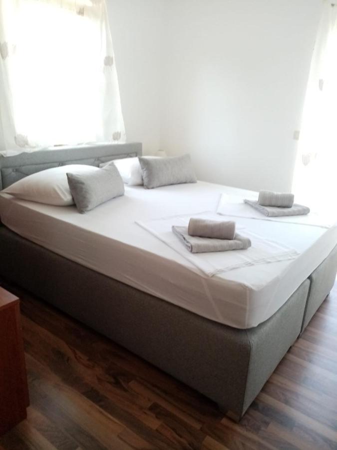 Apartments Ljubo Stari Grad  Luaran gambar