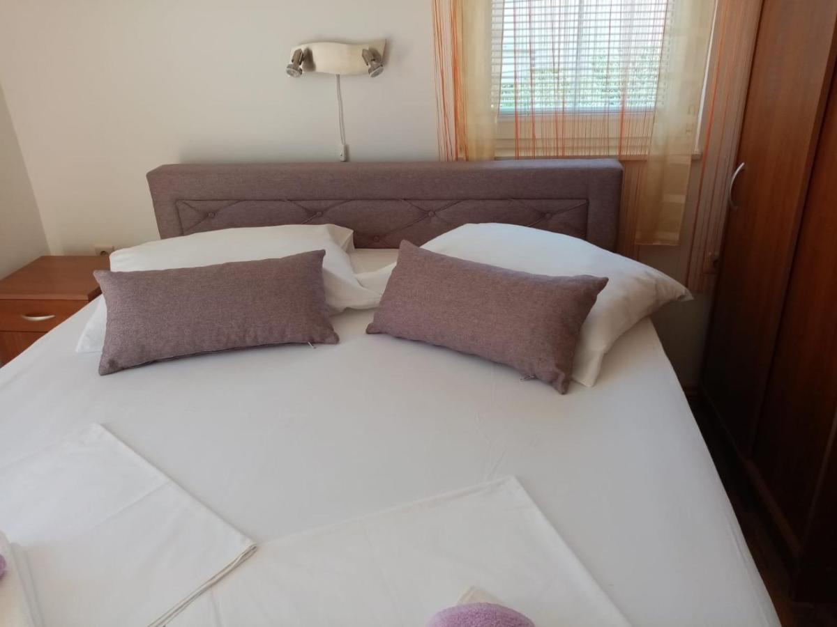Apartments Ljubo Stari Grad  Luaran gambar